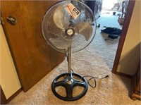 COMFORT ZONE STANDING FAN, 3 SPEED