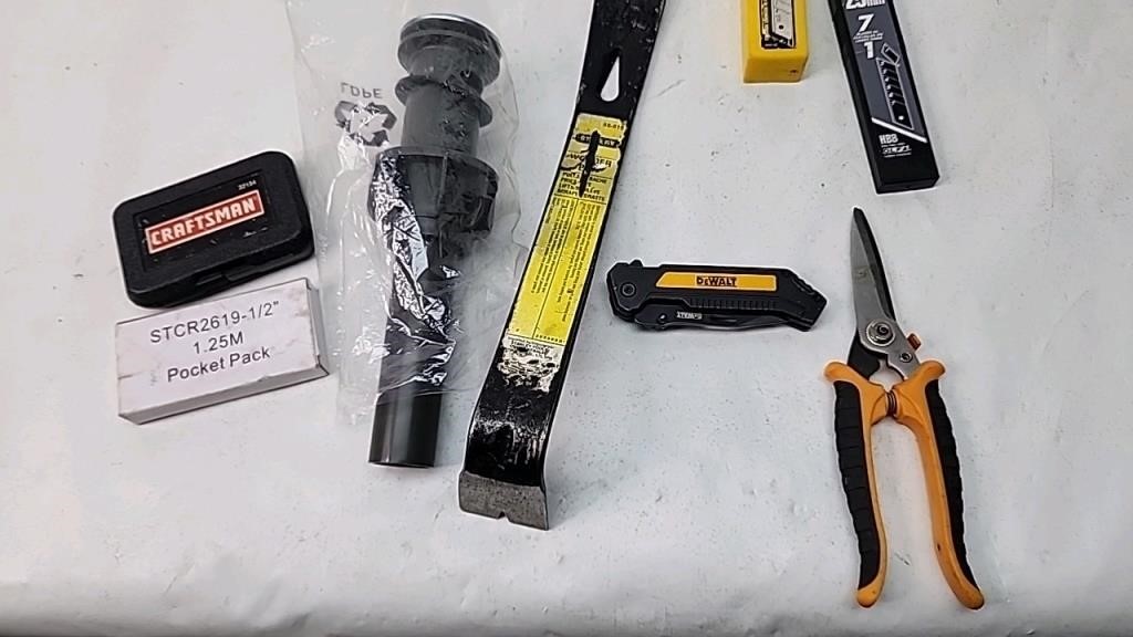 Stanley crowbar Dewalt pocket knife and exacto bla