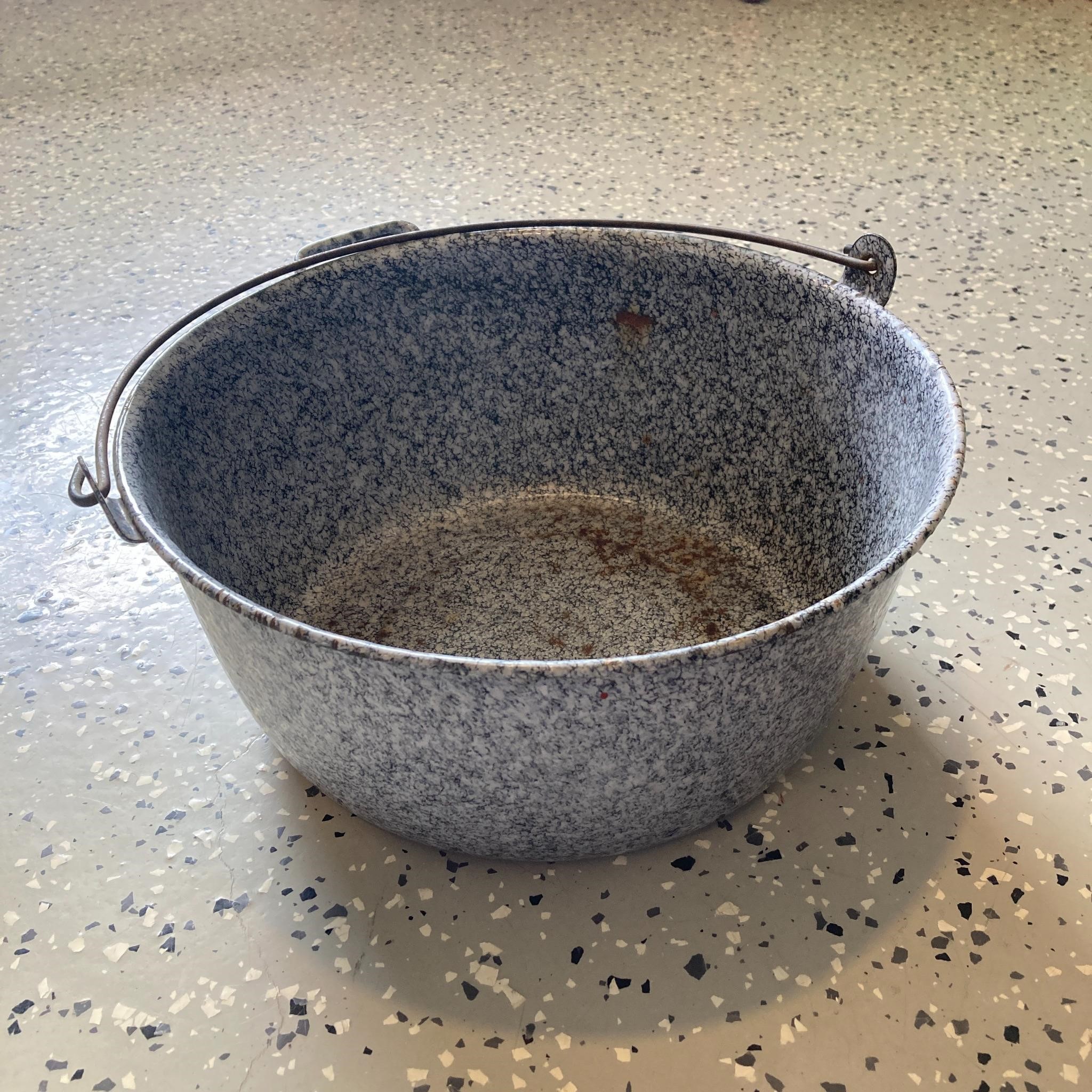 Vintage patterned enamel bowl / pot with handle