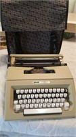 Olivetti Lettera 25 typewriter and case