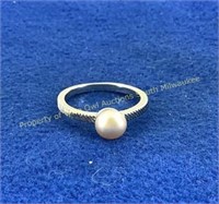 Lavendar fresh water pearl ring base metal sz 7