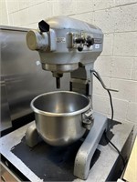 Hobart 20 quart mixer with bowl and attachments