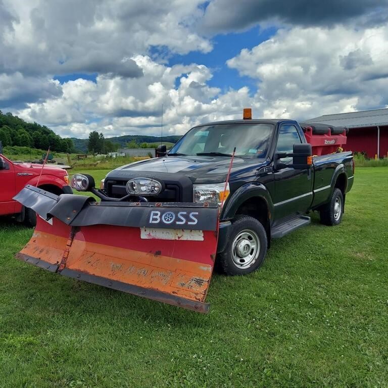 2012 Ford F350 w/ Sander & Plow