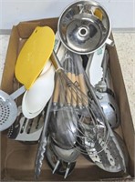 TRAY OF KITCHEN UTENSILS