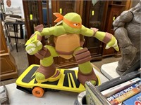 HUGE TEENAGE MUTANT NINJA TURTLES MOTORIZED TOY