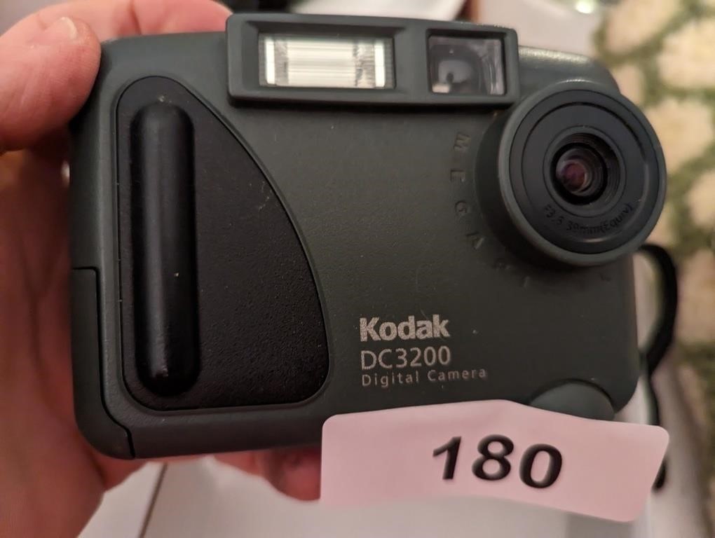 Kodak DC3200 Camera