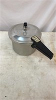 Pressure Cooker 4.2 Quart