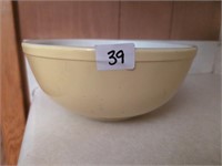 Pyrex large yellow mixing bowl glassware