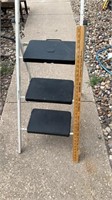 Folding step ladder