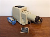 Vintage Kotaslide Home Projector With Bulb