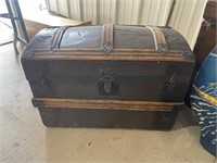 Vintage Arch-Top Trunk w/Tray