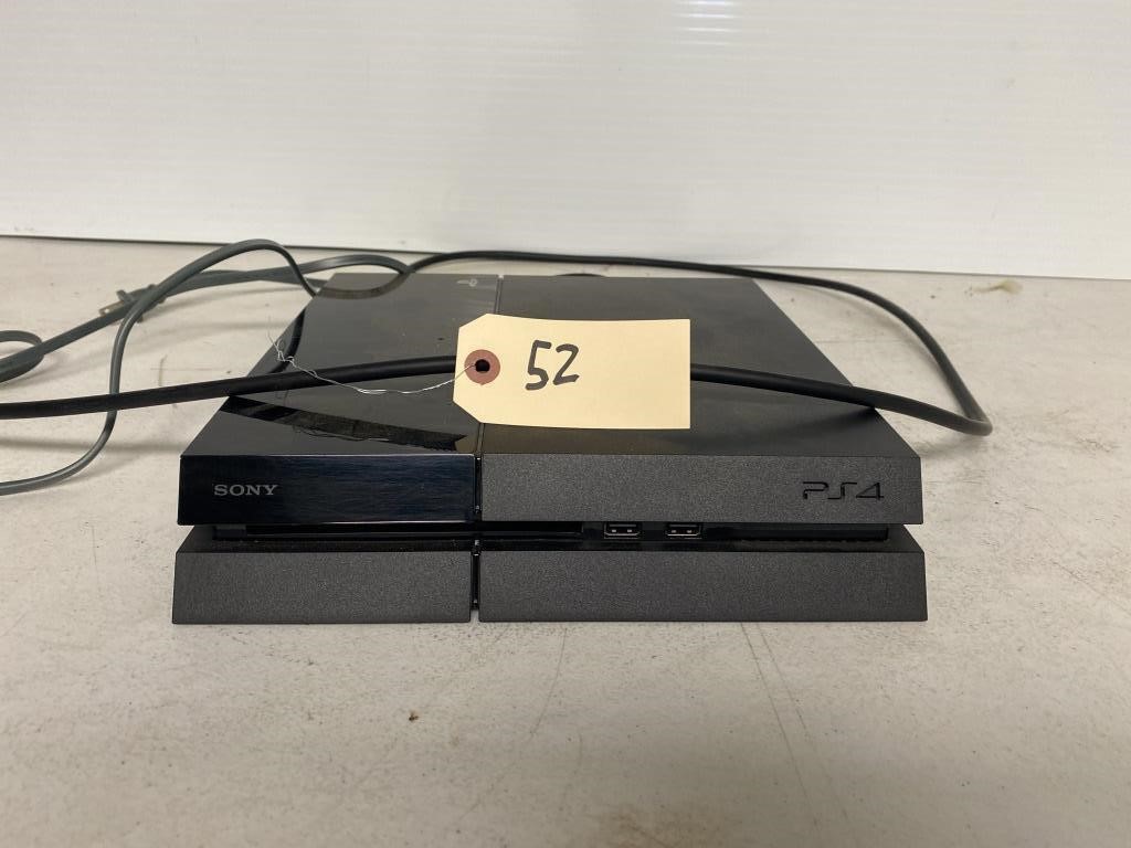 Play station 4 (works)