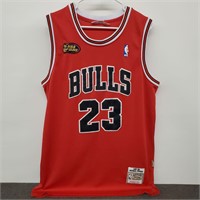 Michael Jordan No. 23 Chicago Bulls Jersey (XL)