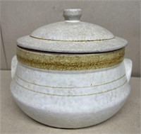 Stoneware crock with lid