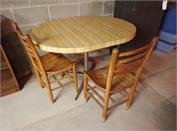 Rd. Wooden Table w/ Built-In Leaf-