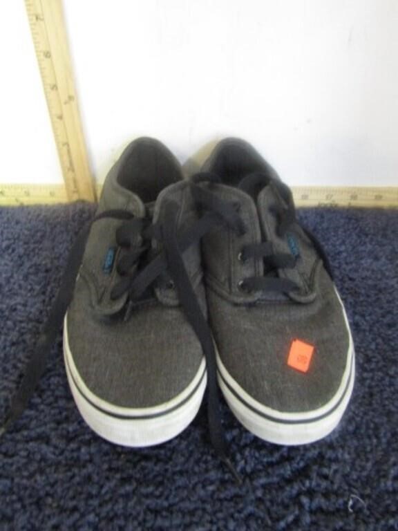 VANS SHOES -- YOUTH 6