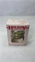 Holiday greeting ornament