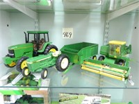 (4) John Deere Pieces - (1) 7600 Tractor,