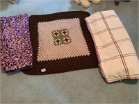 BLANKETS, SMALL CROCHETED THROW