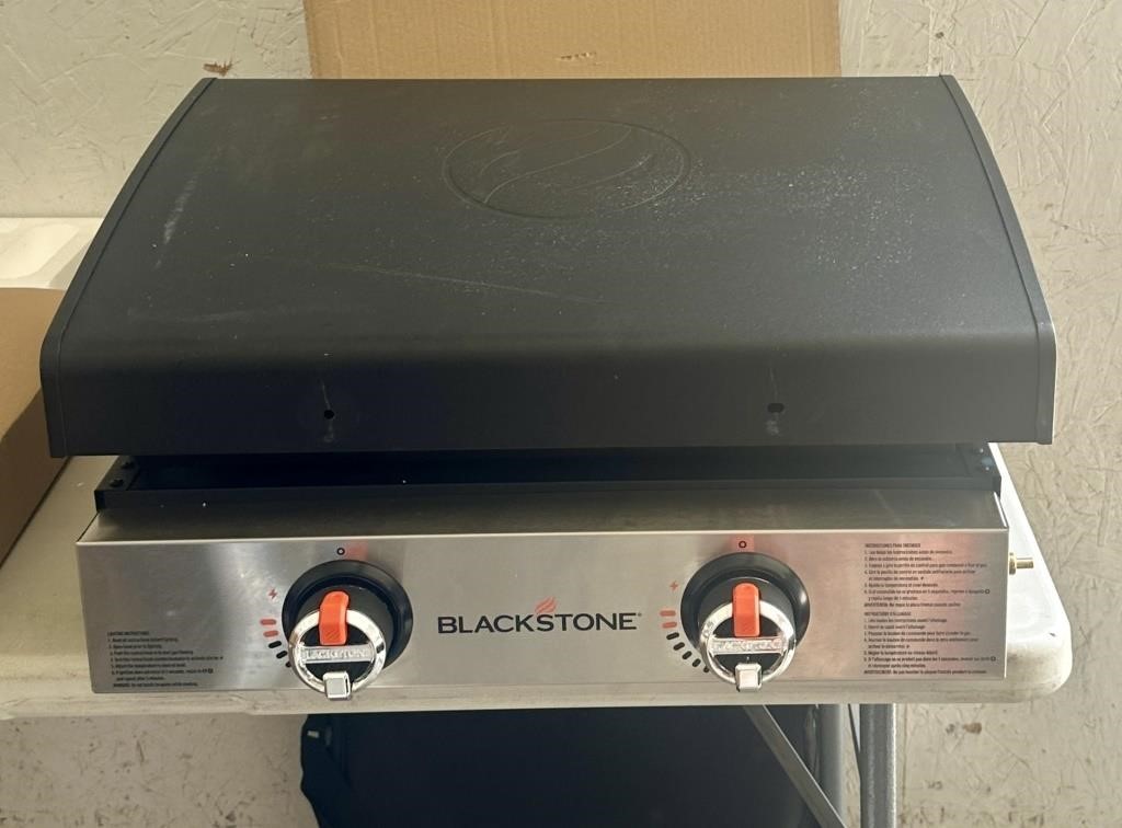 22 in. Blackstone Griddle w/Hood - Used