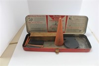 OLD SHARPENING STONES IN VINTAGE GUN CASE