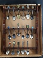 Hanging wall spoon display with multiple hanging s