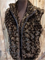 Faux fur SUPER SOFT vest sz L satin inside