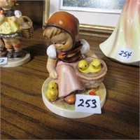 HUMMEL FIGURINE - CHICK GIRL