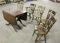Table & (5) Chairs, Approx 58"x40"x31"