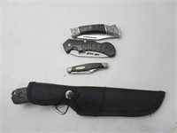 3 pocket knives, 1 bush knife with sheath
