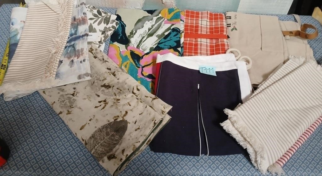 43 - NEW WMC MIXED LOT OF TABLE & KITCHEN LINENS