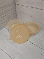 Tupperware bowls one lid