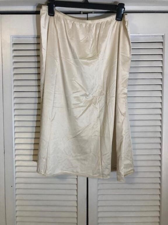 VINTAGE NIGHTGOWNS, HOUSECOATS, SLIPS & MORE - ENDS 6/30/24