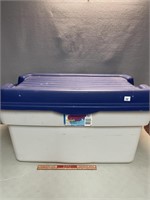 LARGE RUBBERMAID STORAGE TUB WITH COVER