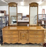 Thomasville 9 Drawer Dresser with Mirrors