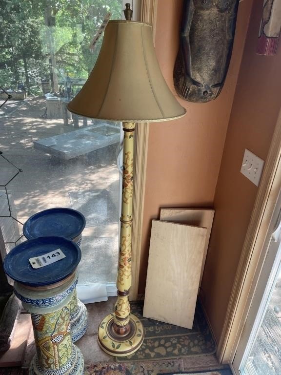 Decorative floor lamp