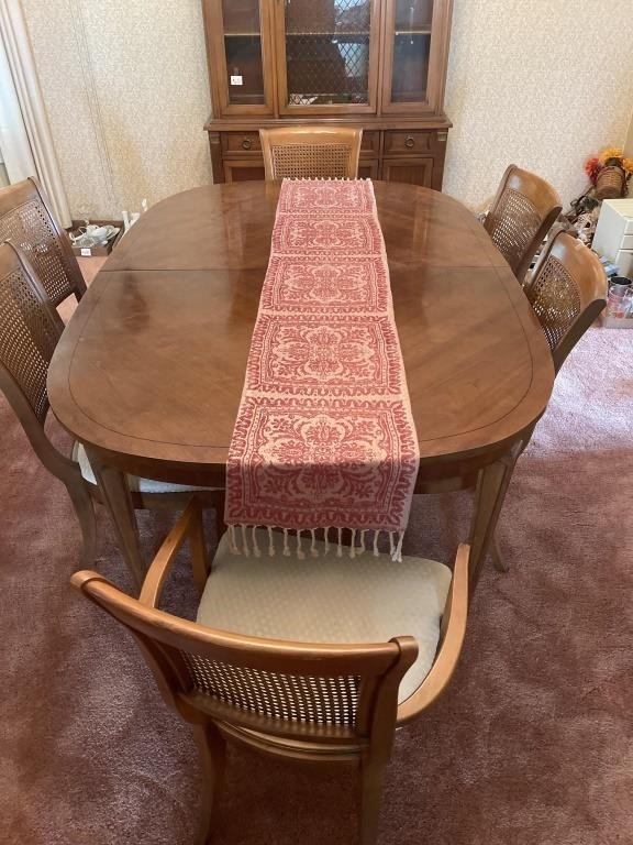 Dining room table 6 chairs
