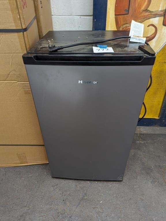 Hisense Mini Refrigerator - 32"