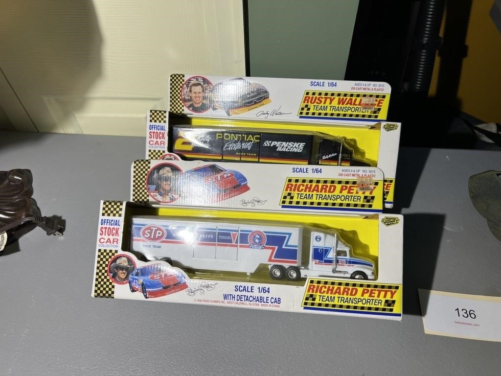 RICHARD PETTY AND RUSTY WALLACE 1/64 SCALE DIE