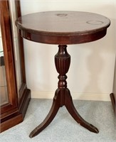 Vintage Mahogany Pedestal Table *AS-IS*