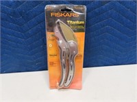 New FISKARS Ratchet Titanium Pruner Cutter