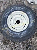 31 x 10.50 x 15 spare tire and three on five