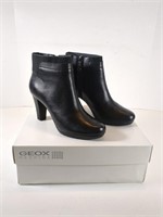 NEW Geox Women's Heels (Size: 8)