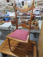 ANTIQUE TIGER OAK SPINDLE BACK PADDED SEAT CHAIR