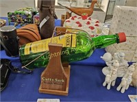 VINTAGE CUTTY SHARK BOTTLE WITH RACK