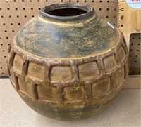 Earthenware pottery pot