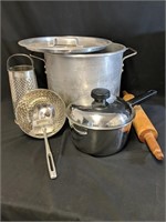 Stainless steel kitchen lot, with large stock pot