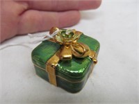 Green present trinket box