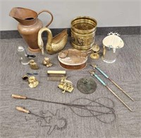 Group of assorted decorative metalware including