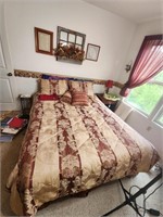 Nice Queen Size Bed With All Pillows and Comforter